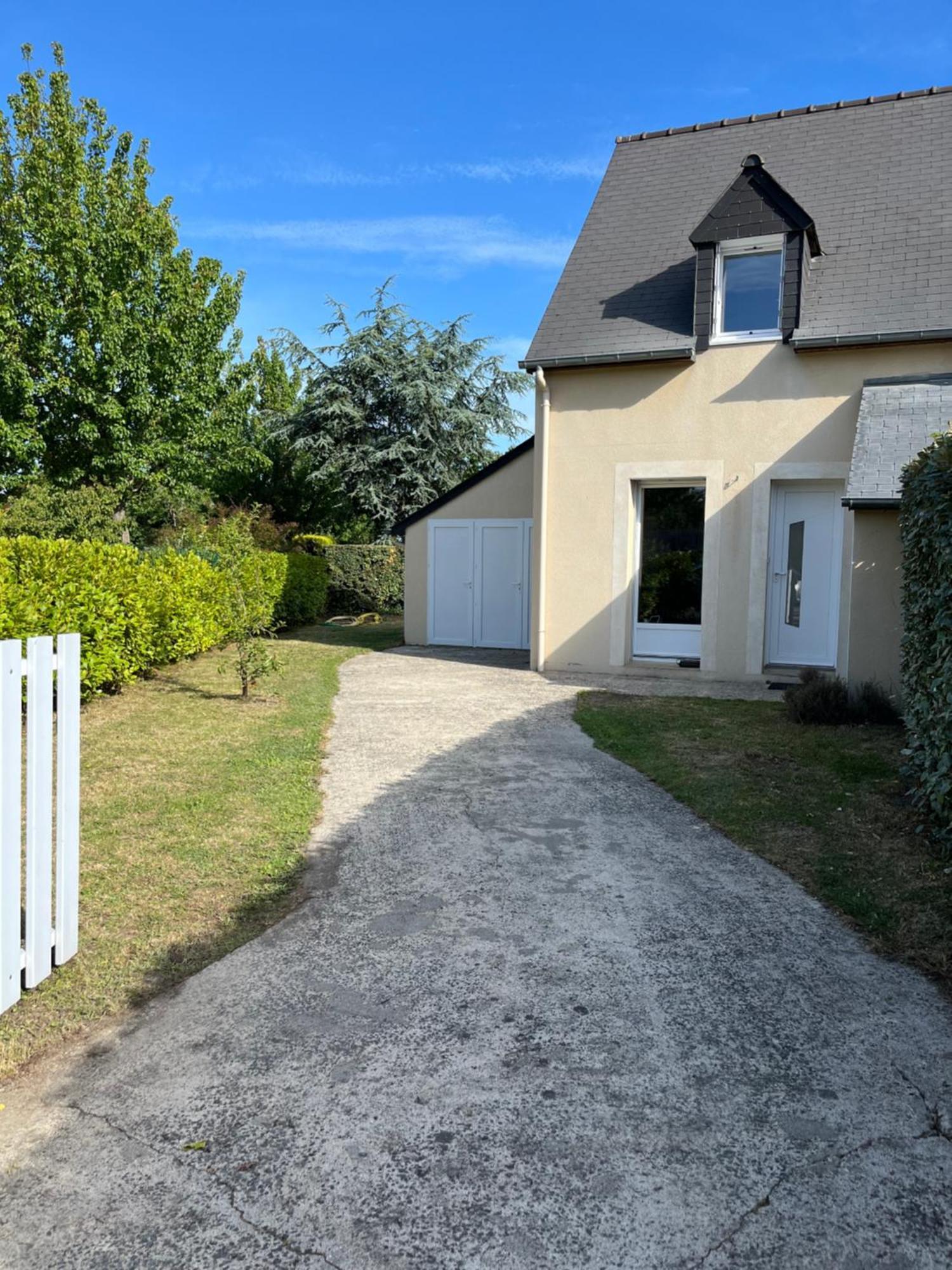 Jolie Maison Bord De Mer Динар Экстерьер фото