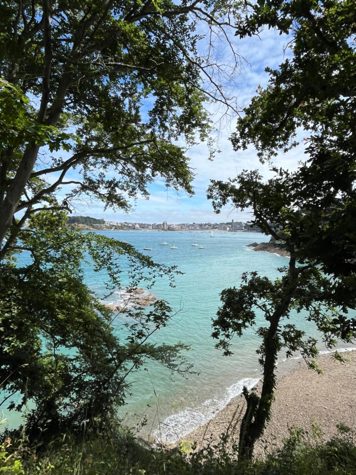 Jolie Maison Bord De Mer Динар Экстерьер фото